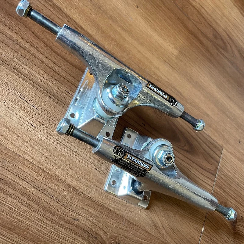 THUNDER - Titanium Polished Skateboard Trucks